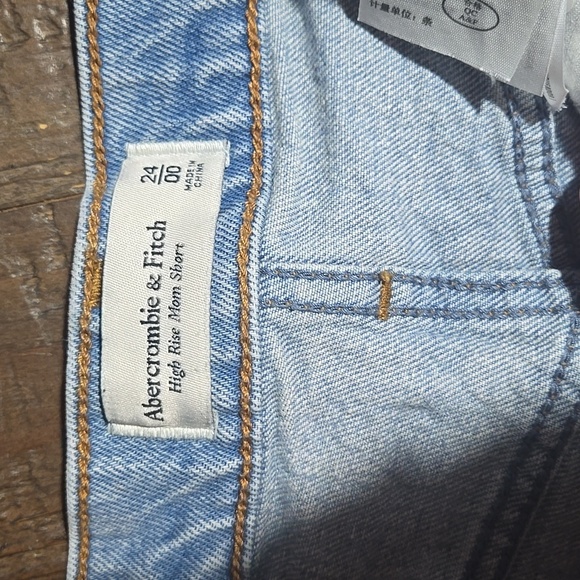 Size 00 Abercrombie Frayed Light Blue Jean Shorts Distressed High Rise Mom Short - Picture 3 of 4